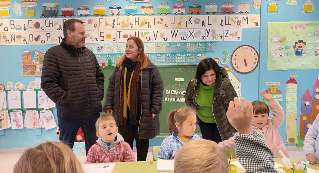 23-02-2023. la consejera de Educación visita el CRA Picos de Europa