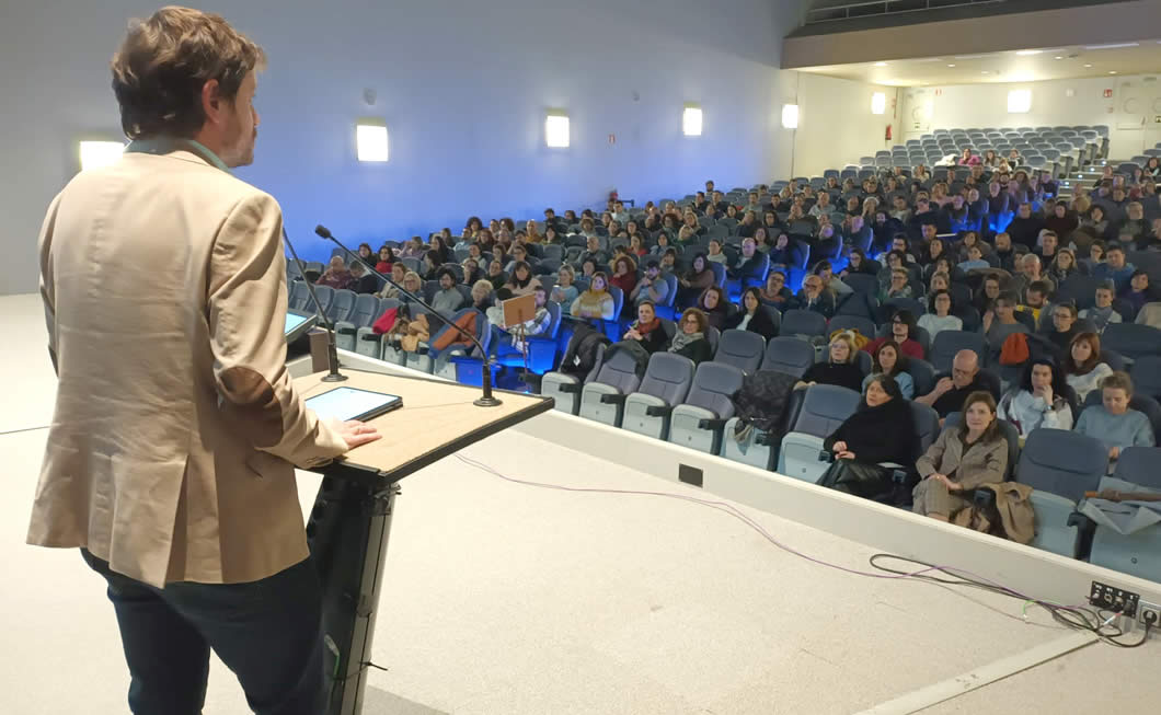18-01-2024. Casi 400 docentes y 130 centros de enseñanza asisten al curso de podcast que inaugura el proyecto Educastur Radio
